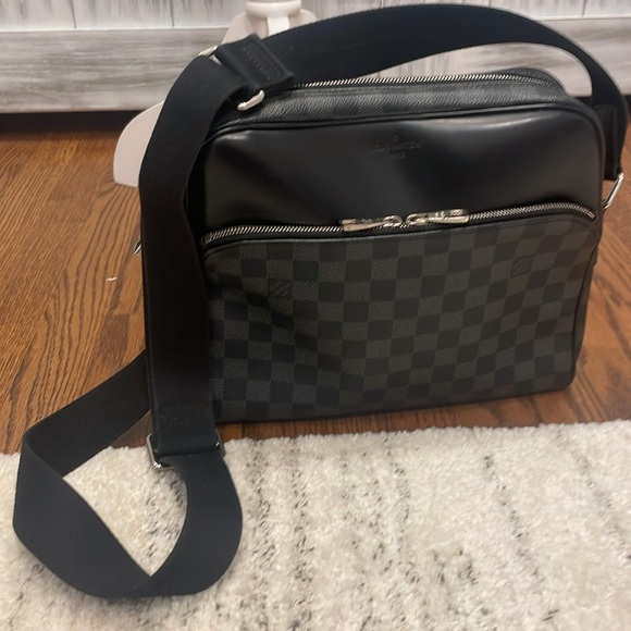 Louis Vuitton Damier Graphite crossbody - Picture 7 of 14